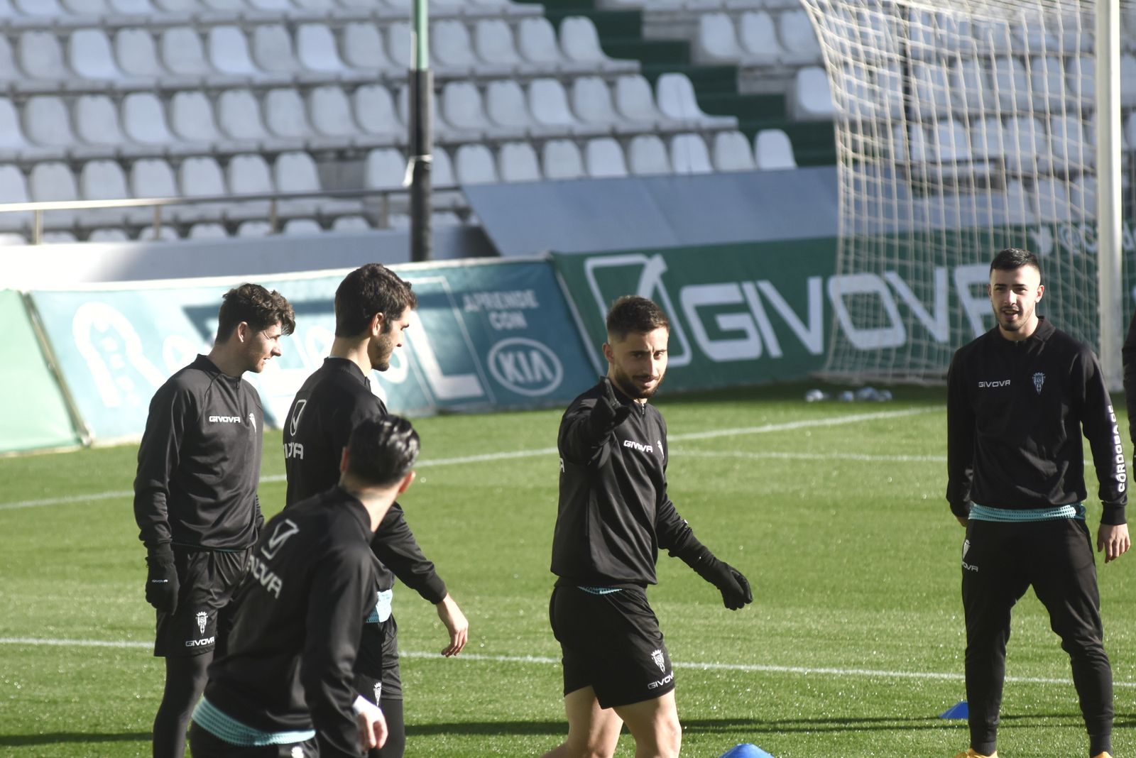 El regreso al trabajo del Córdoba CF tras el parón navideño, en imágenes