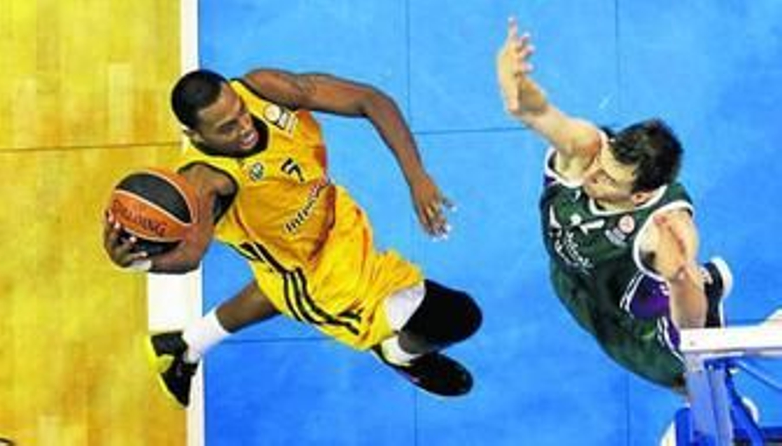 Jamar Smith, ante Fran Vázquez.