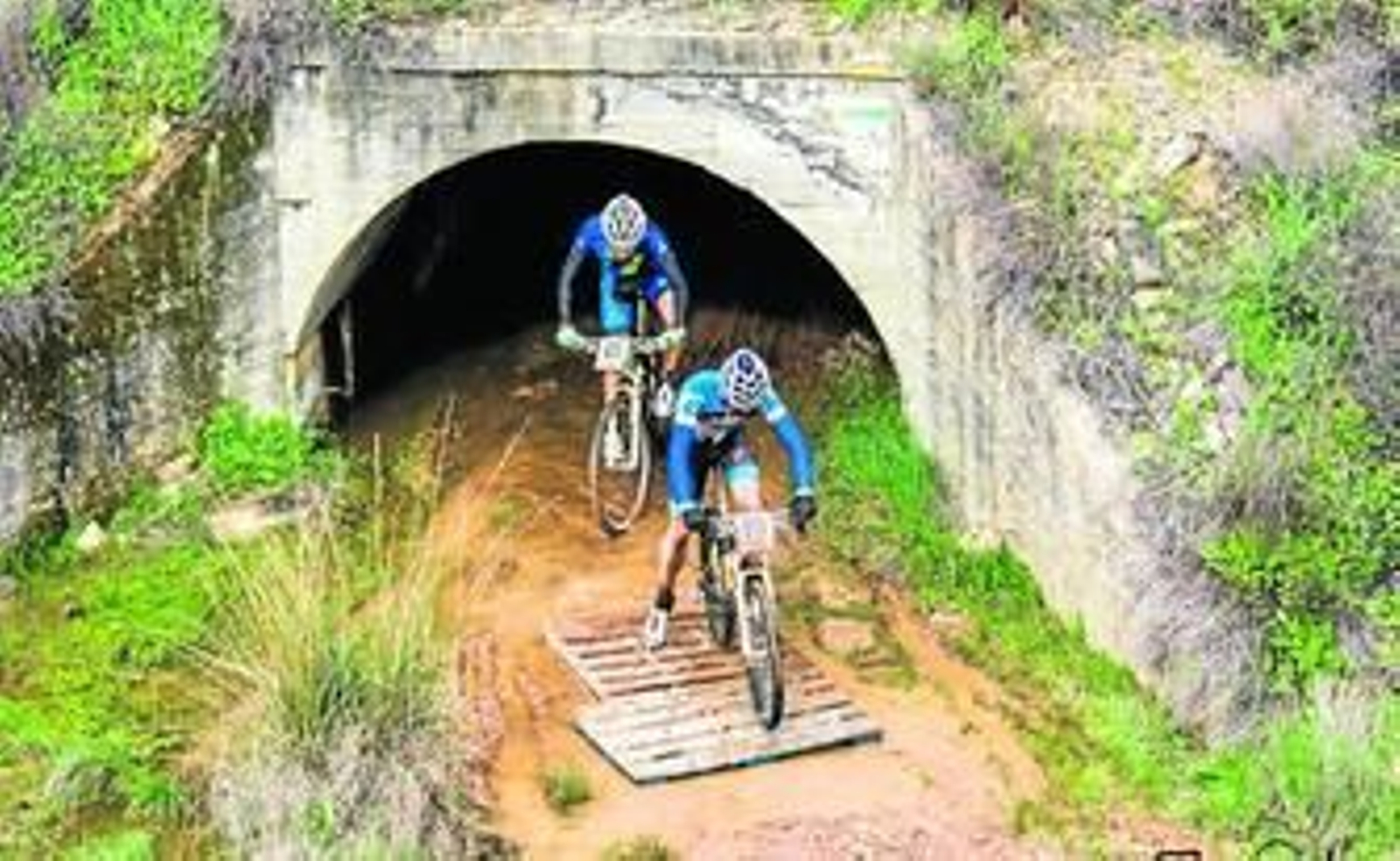 Dos de los participantes en la prueba valverdeña, en un momento de la carrera. Dos de los participantes en la prueba valverdeña, en un momento de la carrera.