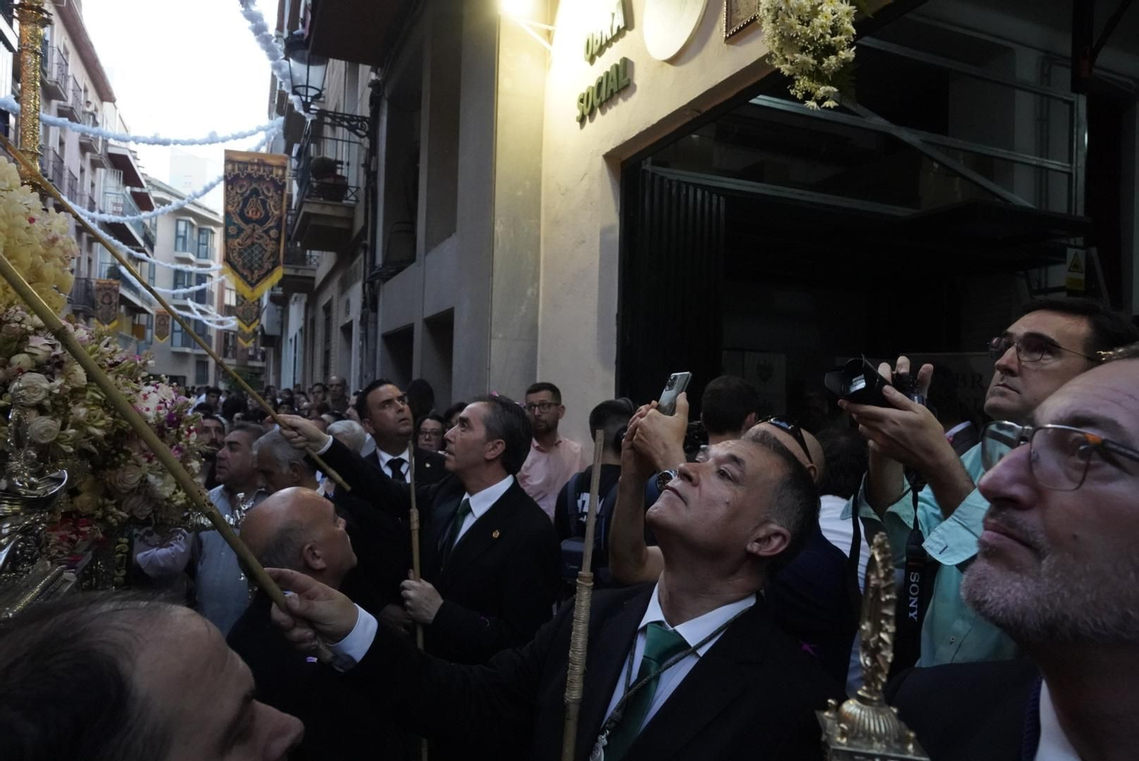 Imágenes de la procesión extraordinaria de la Virgen de la Esperanza por las calles de Huelva