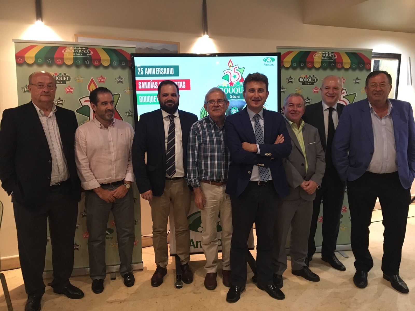De izquierda a derecha, el director general de Agroiris, Juan Antonio Díaz Planelles, el director gerente de 			Albentillas, Jesús Gómez Montoya, el director de Anecoop en Almería, Iván Rodríguez, el presidente de Tomasol, 		Pascual Soler, el presidente de Anecoop, Alejandro Monzón, el presidente de Coprohníjar, Juan Segura, el director 		general de Anecoop, Joan Mir, y el presidente de Hortamar, Miguel Moreno.