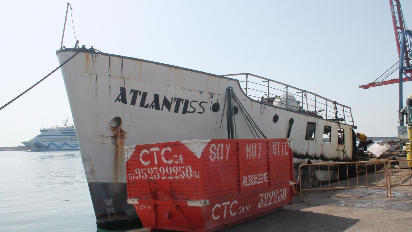 ‘Atlantiss’. Fracasó en su proyecto de realizar paseos turísticos por la costa, fue desguazado en aguas malagueñas en 2013.