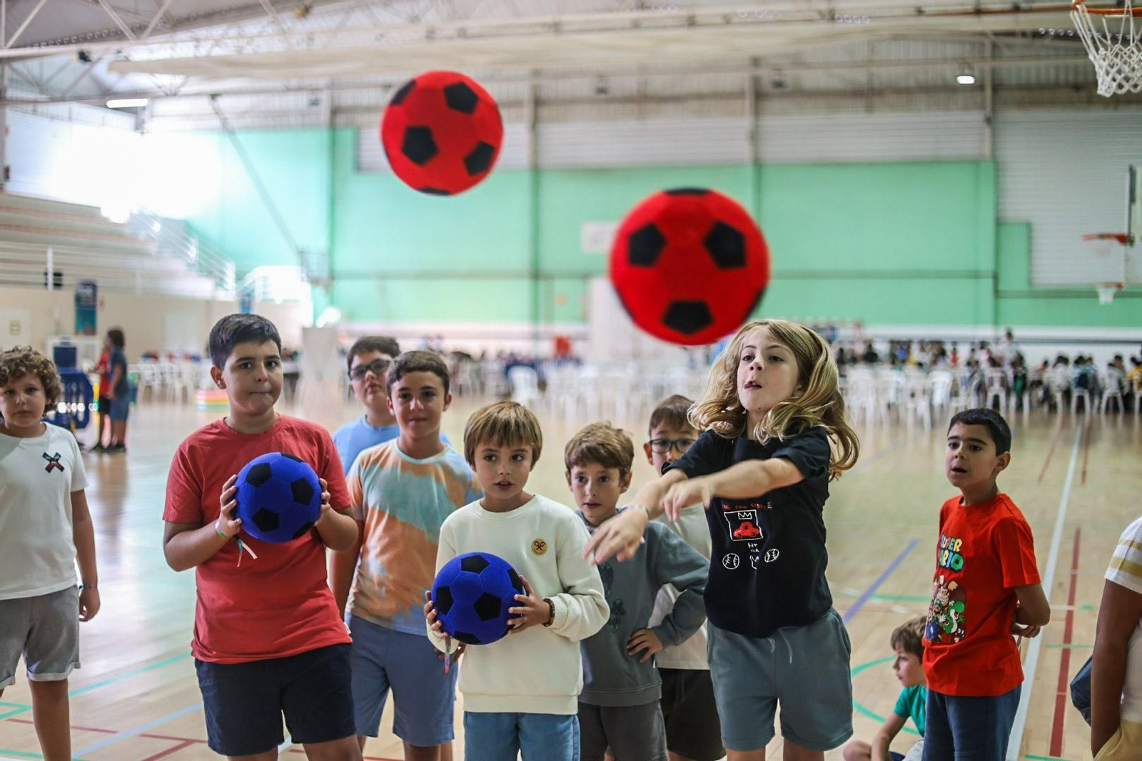 Imágenes del primer campamento Tecnotribu, en el Polideportivo Municipal Diego Lobato