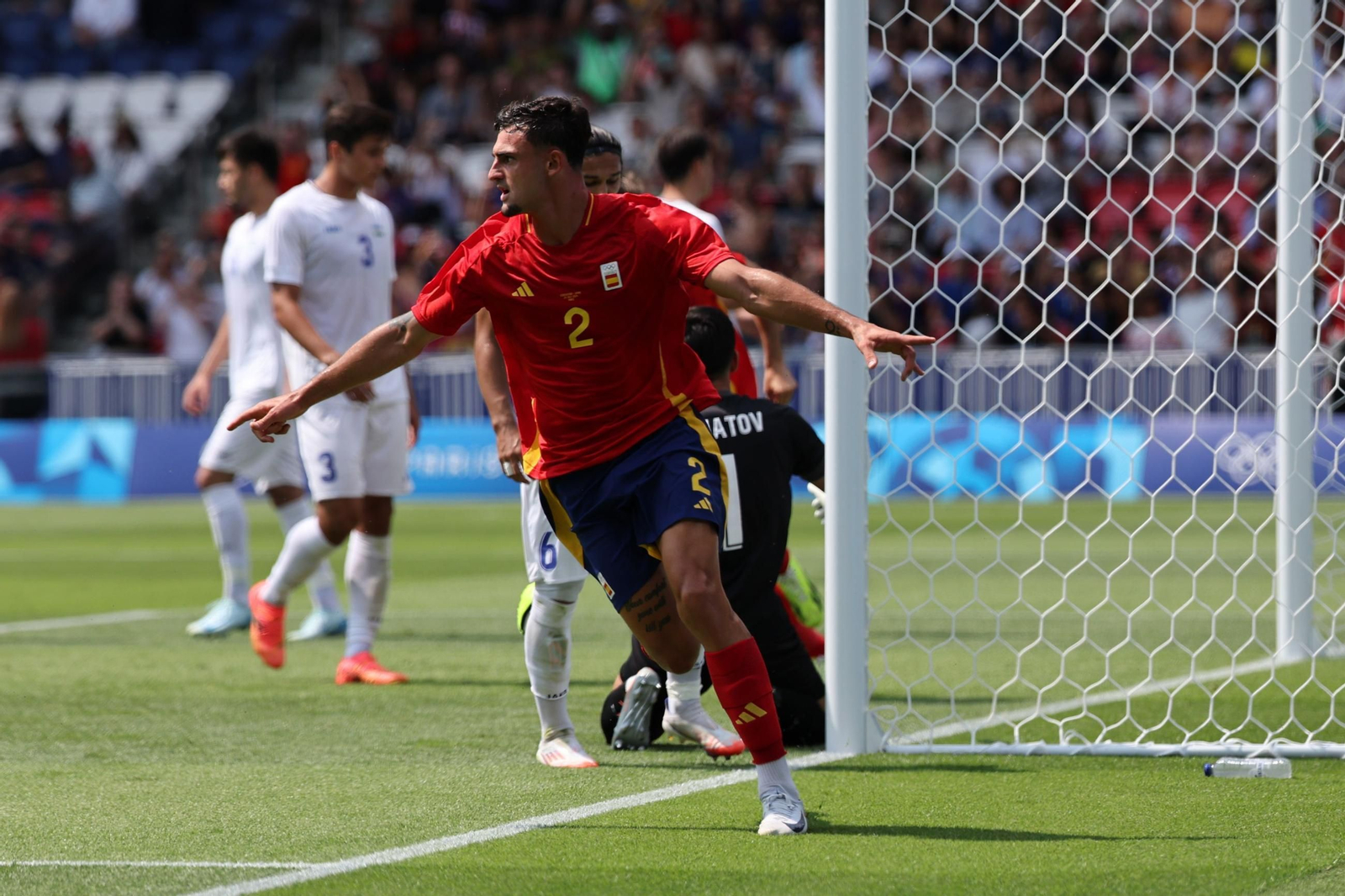 El lateral del conjunto rojiblanco celebra un gol durante los Juegos Olímpicos con la selección española.