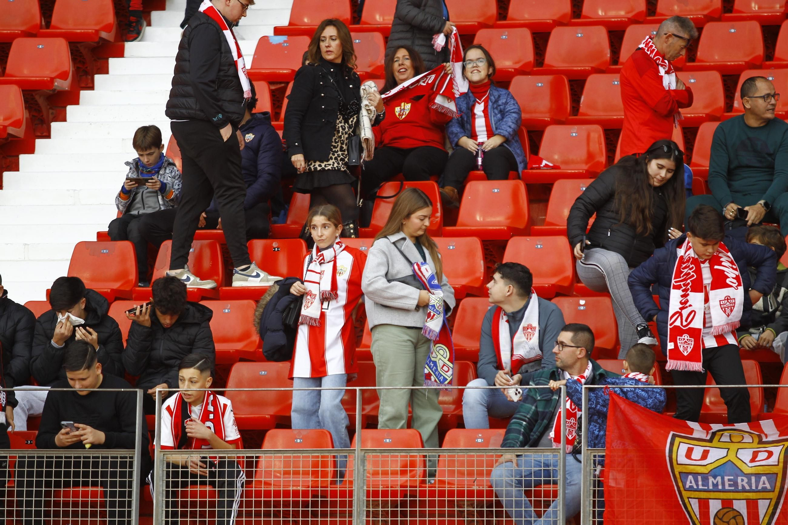 Búscate en la arrolladora victoria del Almería ante el Sevilla en la Copa del Rey, en imágenes