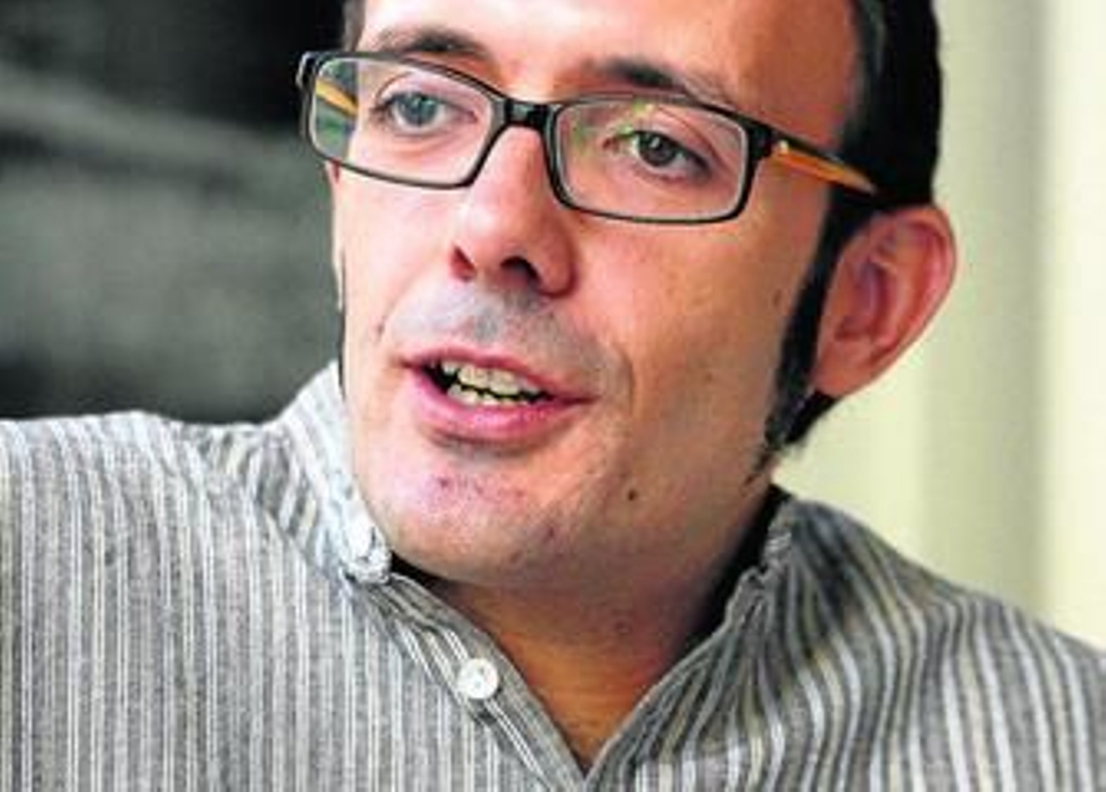 Isaac Rosa presentó ayer en Sevilla su nueva novela en el ciclo 'Letras Capitales'.