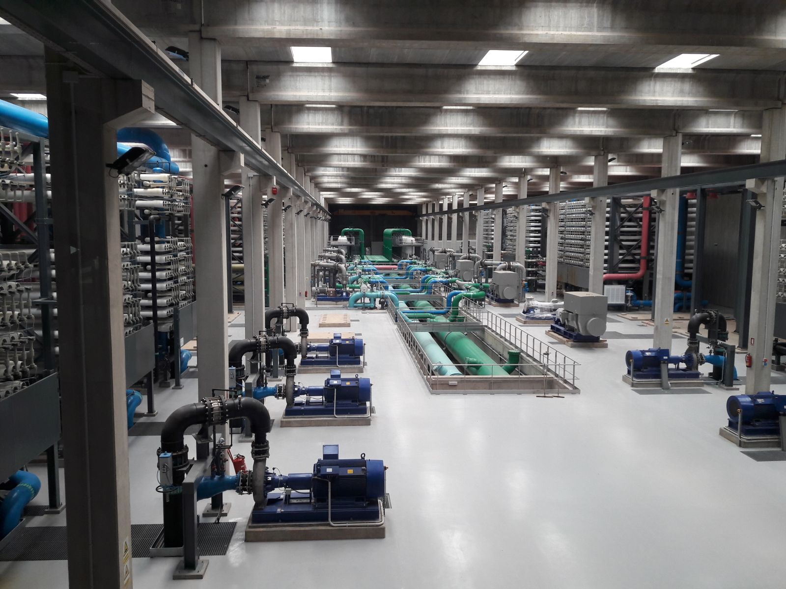 Interior de la planta desaladora de Balerma.