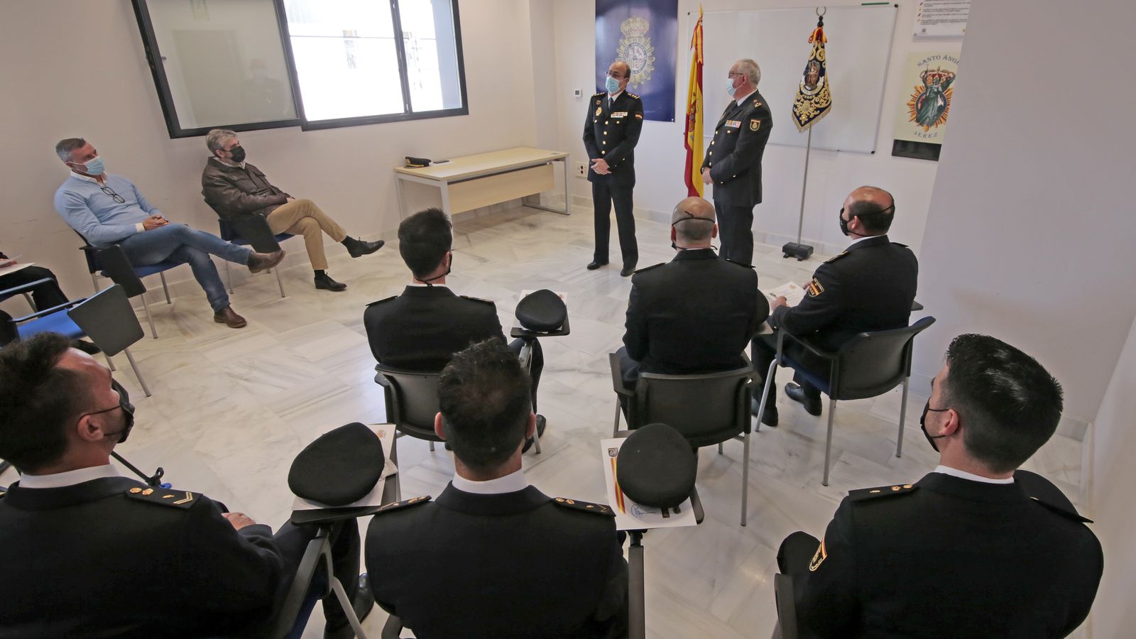 Medallas de Santo Angel en la comisaria de Jerez
