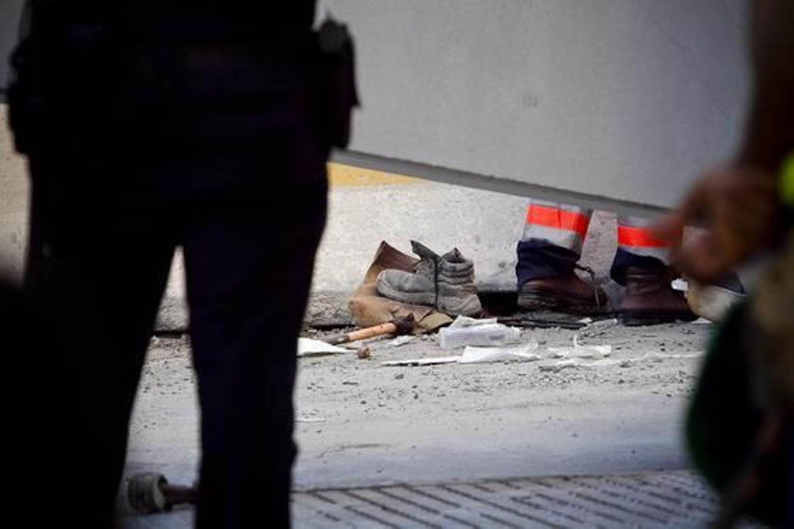 Imagen de los operarios en la zona del accidente

Foto: Lourdes de Vicente