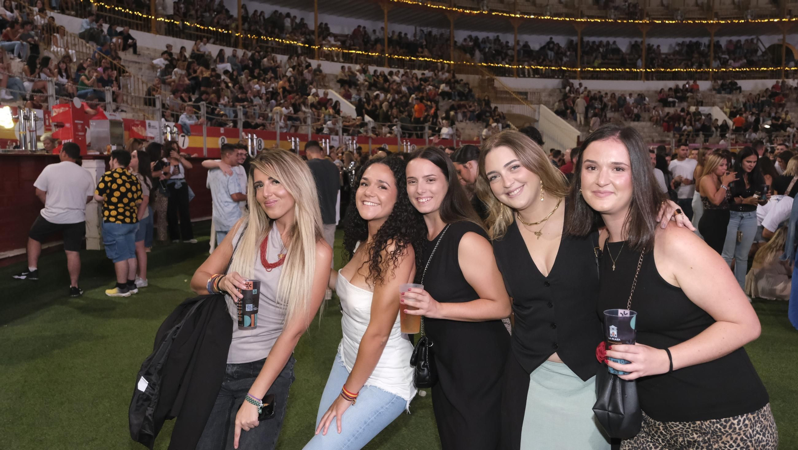 El concierto de Melendi llena de fans la Plaza de Toros de Almería, en imágenes