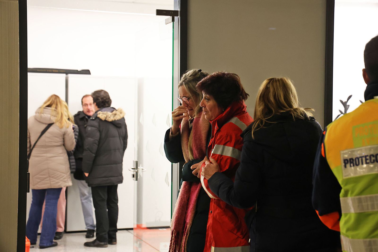 Las Fotografías del dispositivo de urgencia en la estación de Huelva para los afectados por el tren accidentado