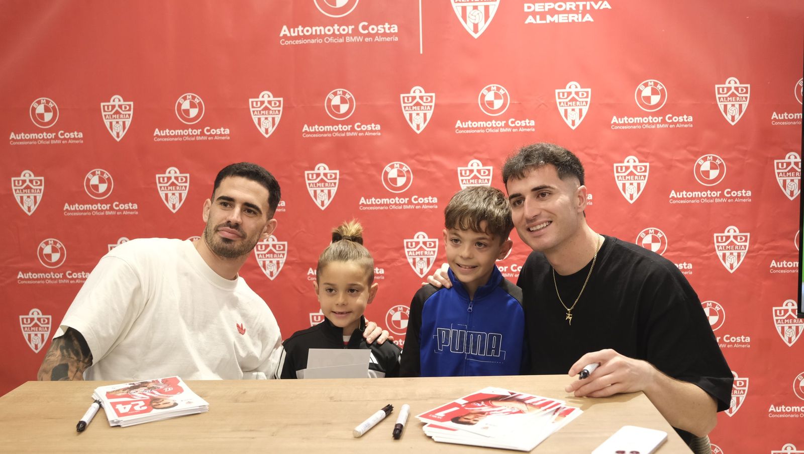 La firma de autógrafos de Jon Morcillo y Miguel de la Fuente en Automotor Costa BMW