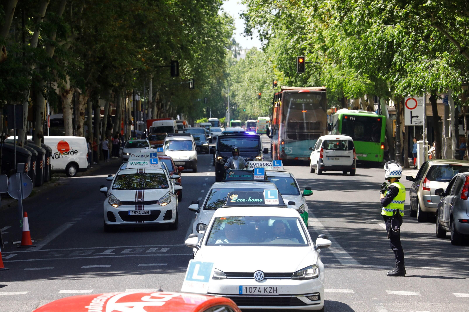 La protesta de las autoescuelas de Córdoba, en imágenes
