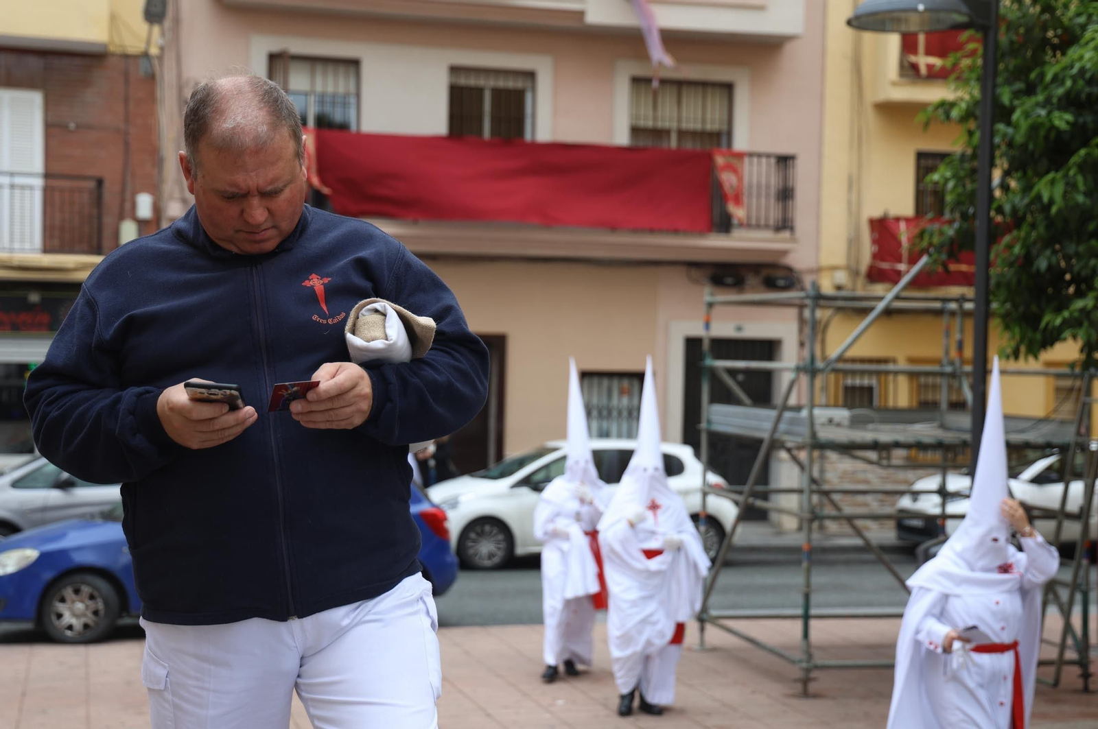 Las mejores imágenes del Lunes Santo en Huelva: Hermandad de las Tres Caídas