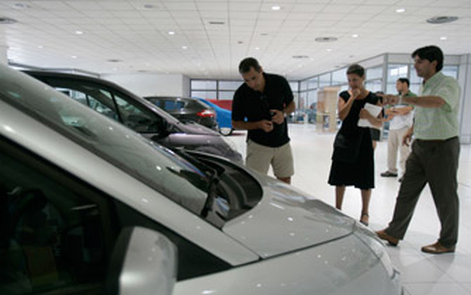 Los concesionarios se aferran al 'salvavidas' de la segunda mano