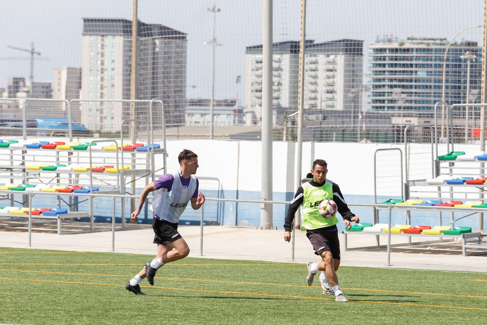 La Balona prepara sobre césped sintético el partido en Lebrija