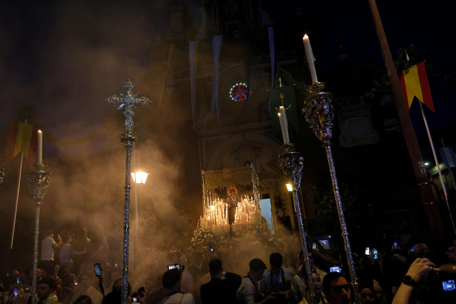 La Esperanza de Triana saliendo de San Jacinto 63 años después.