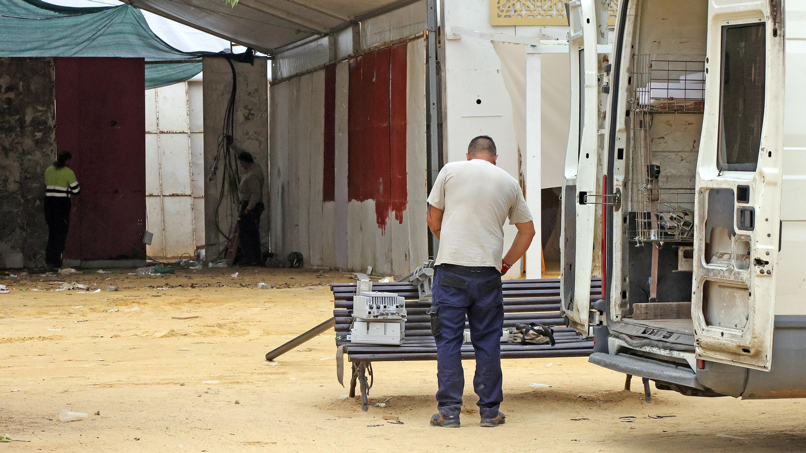 Continúan los trabajos de recogida en la Feria de Jerez 2024 Continúan los trabajos de recogida en la Feria de Jerez 2024