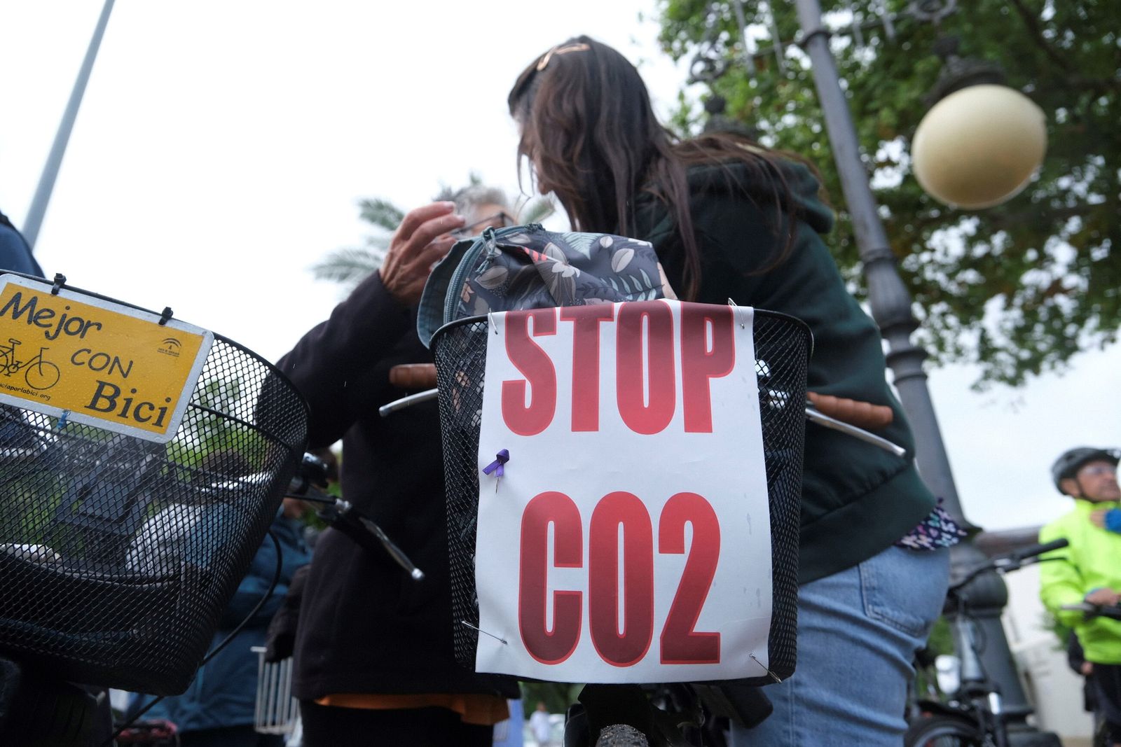 La 'bicifestación' para celebrar el Día de la Tierra en Córdoba, en imágenes