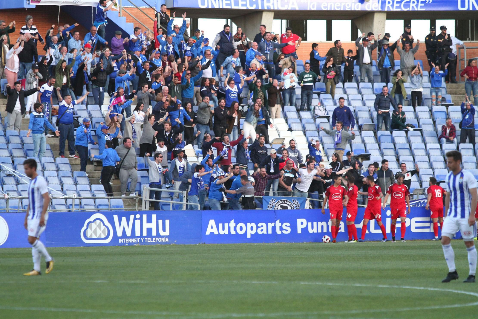 Imágenes del encuentro entre el Recreativo de Huelva y el San Fernando