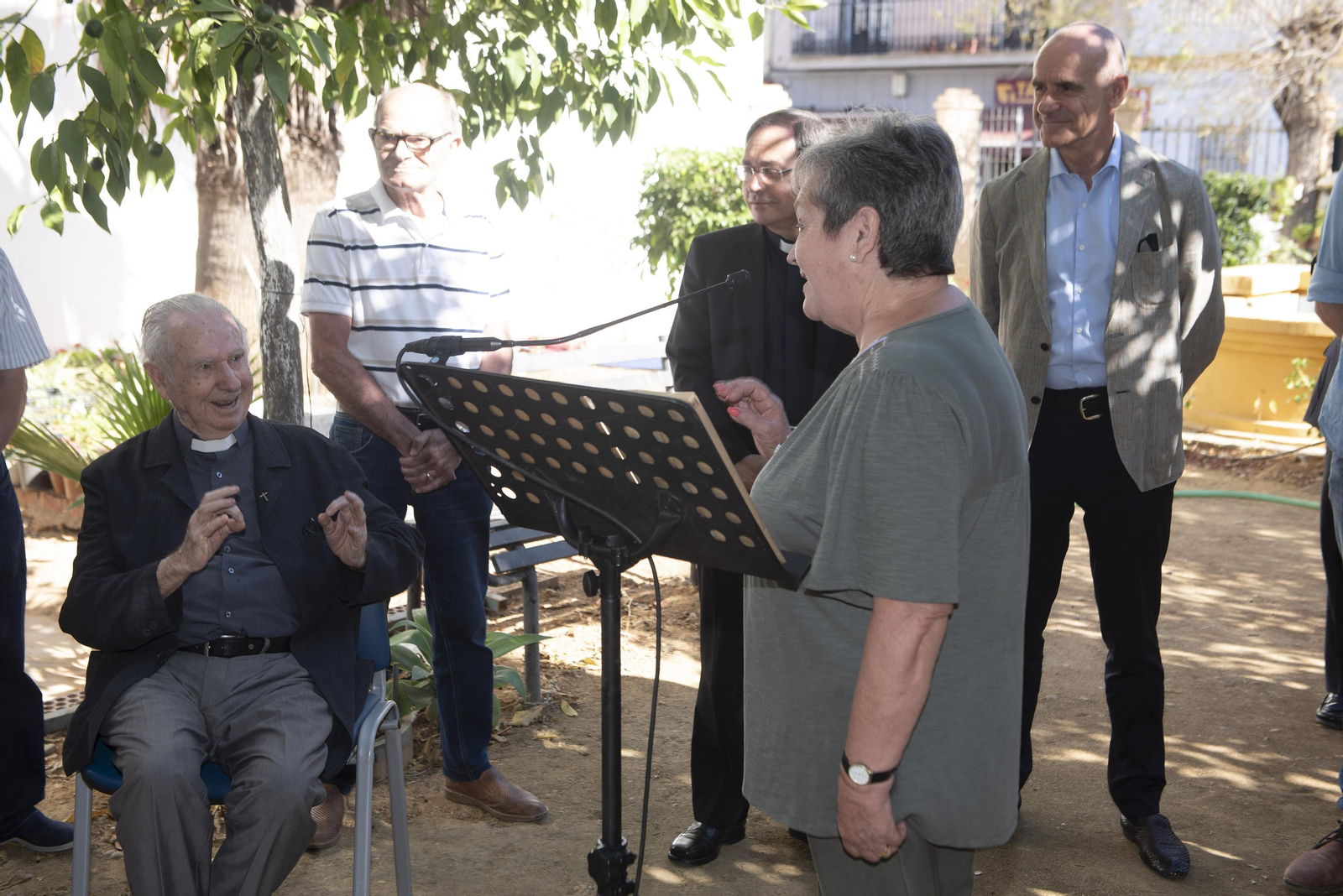 Las imágenes de la inauguración de los jardines del párroco D. Pedro Ybarra