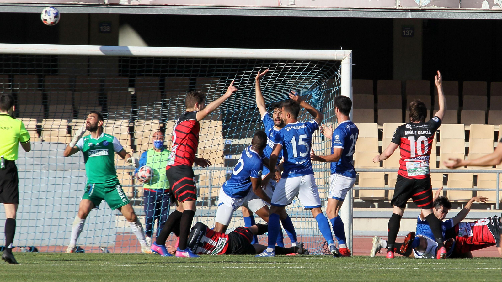 Imágenes del Xerez DFC contra Salerm Puente Genil en Chapín