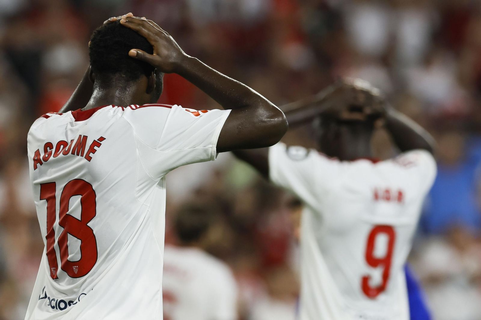 Agoumé y Akor Adams se lamentan de una ocasión fallada