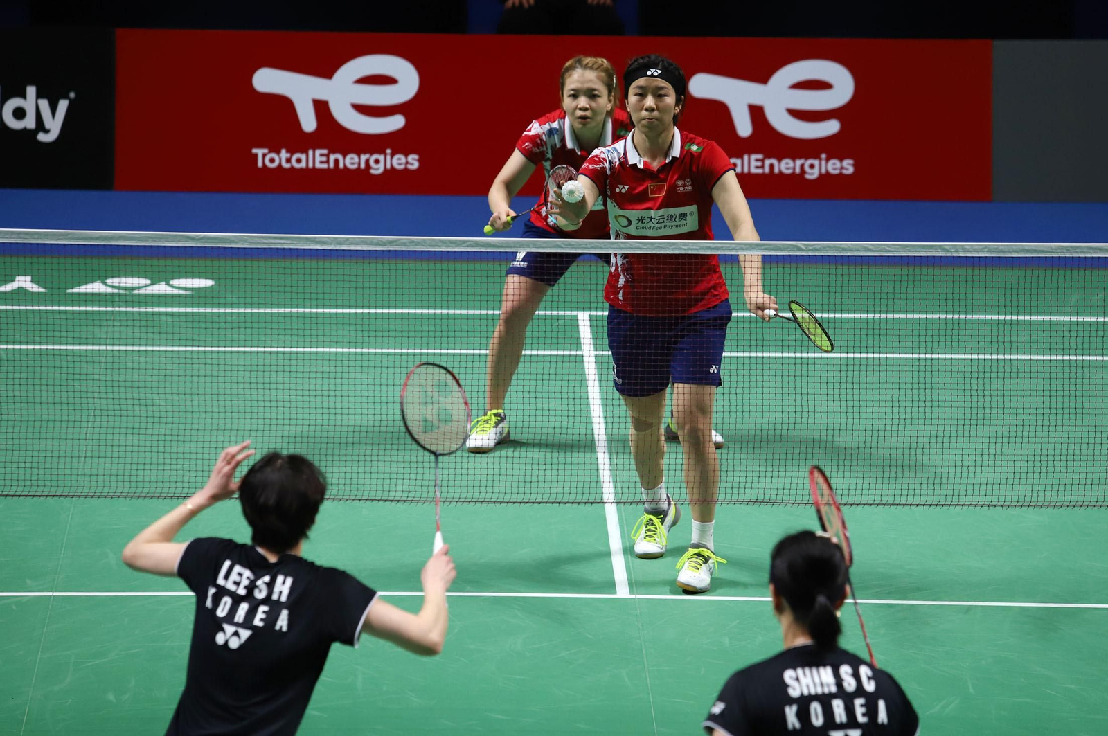 Huelva 2021: final doble femenina CHEN Qing Chen, JIA Yi Fan-LEE Sohee,SHIN Seungchan. Mundial de Bádminton Huelva´21