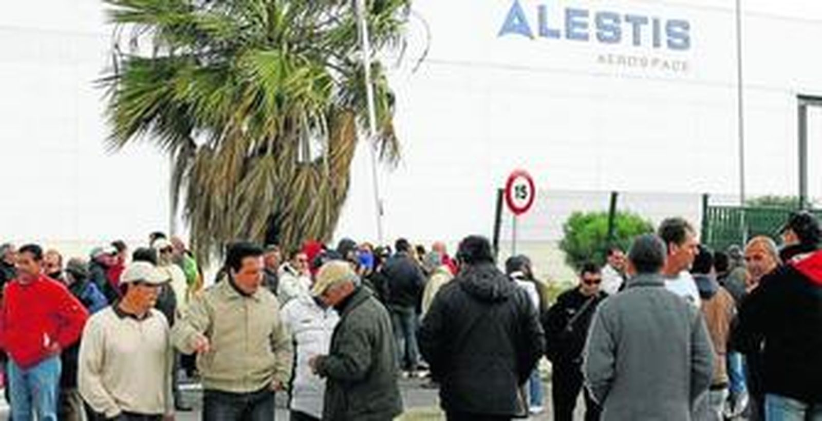 Imagen de la última concentración de los trabajadores de Alestis, frente a la fábrica de Puerto Real.
