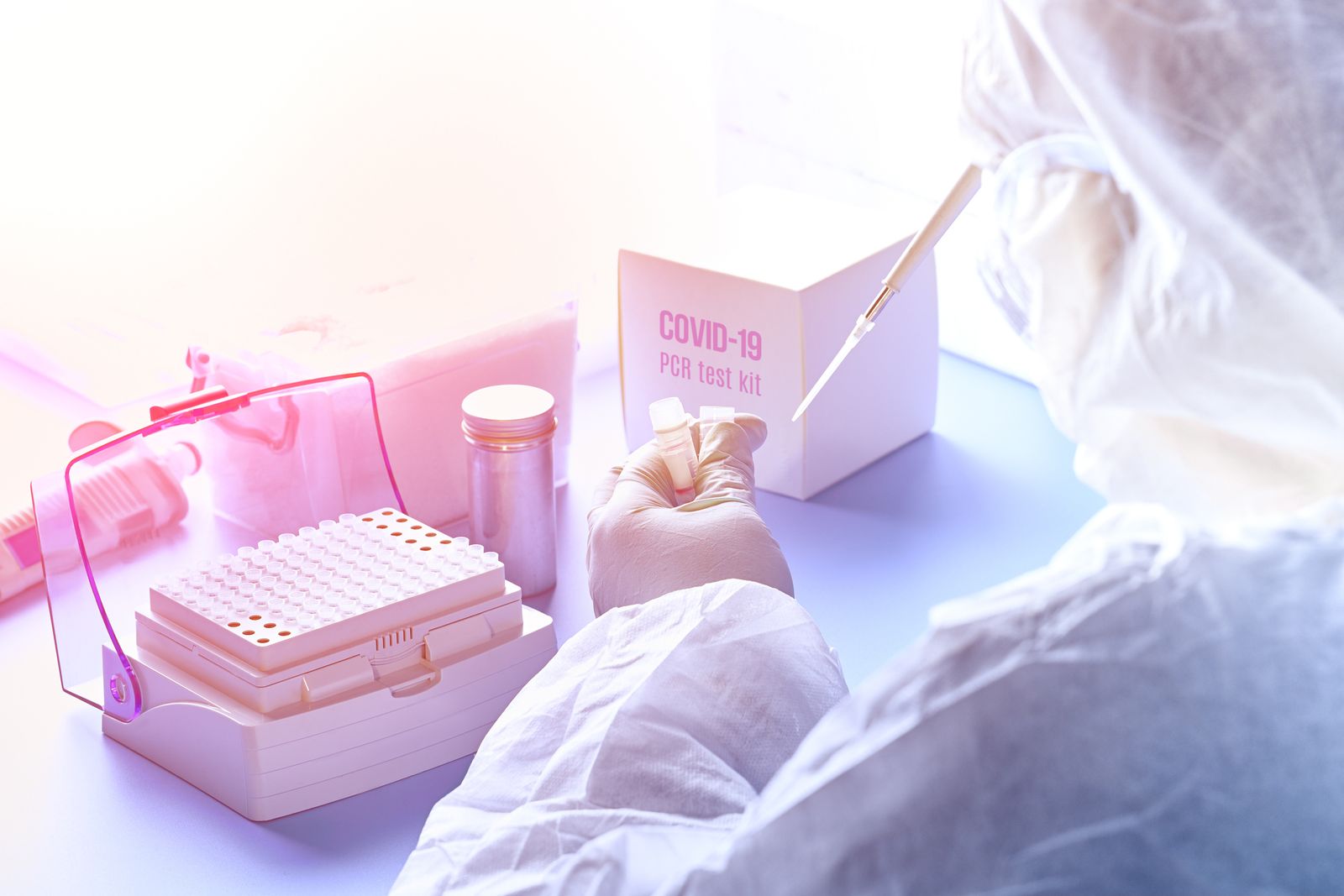 La muestra de saliva obtenida en casa se recogerá para llevarla al laboratorio.