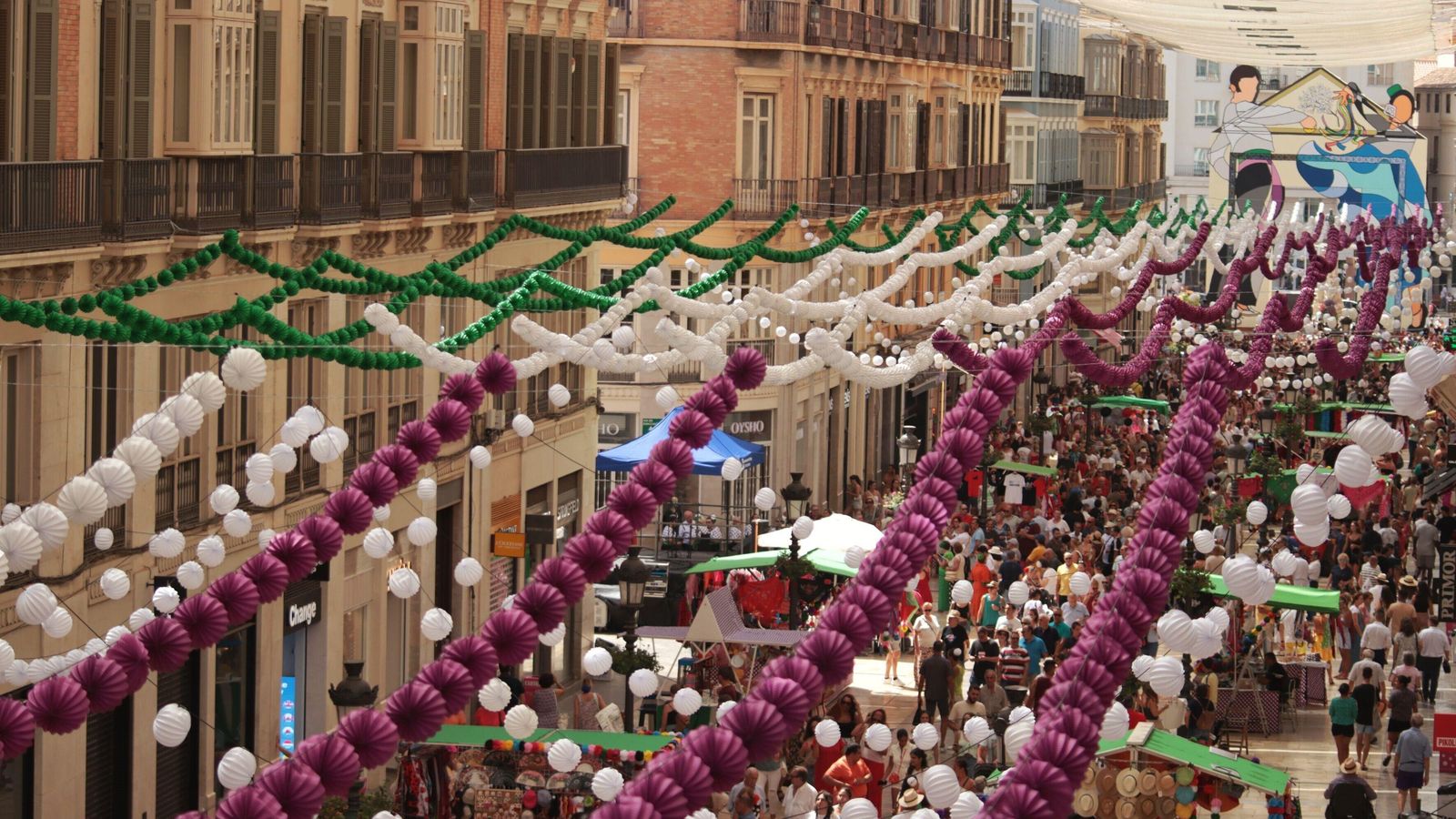 La calle Larios este martes festivo.