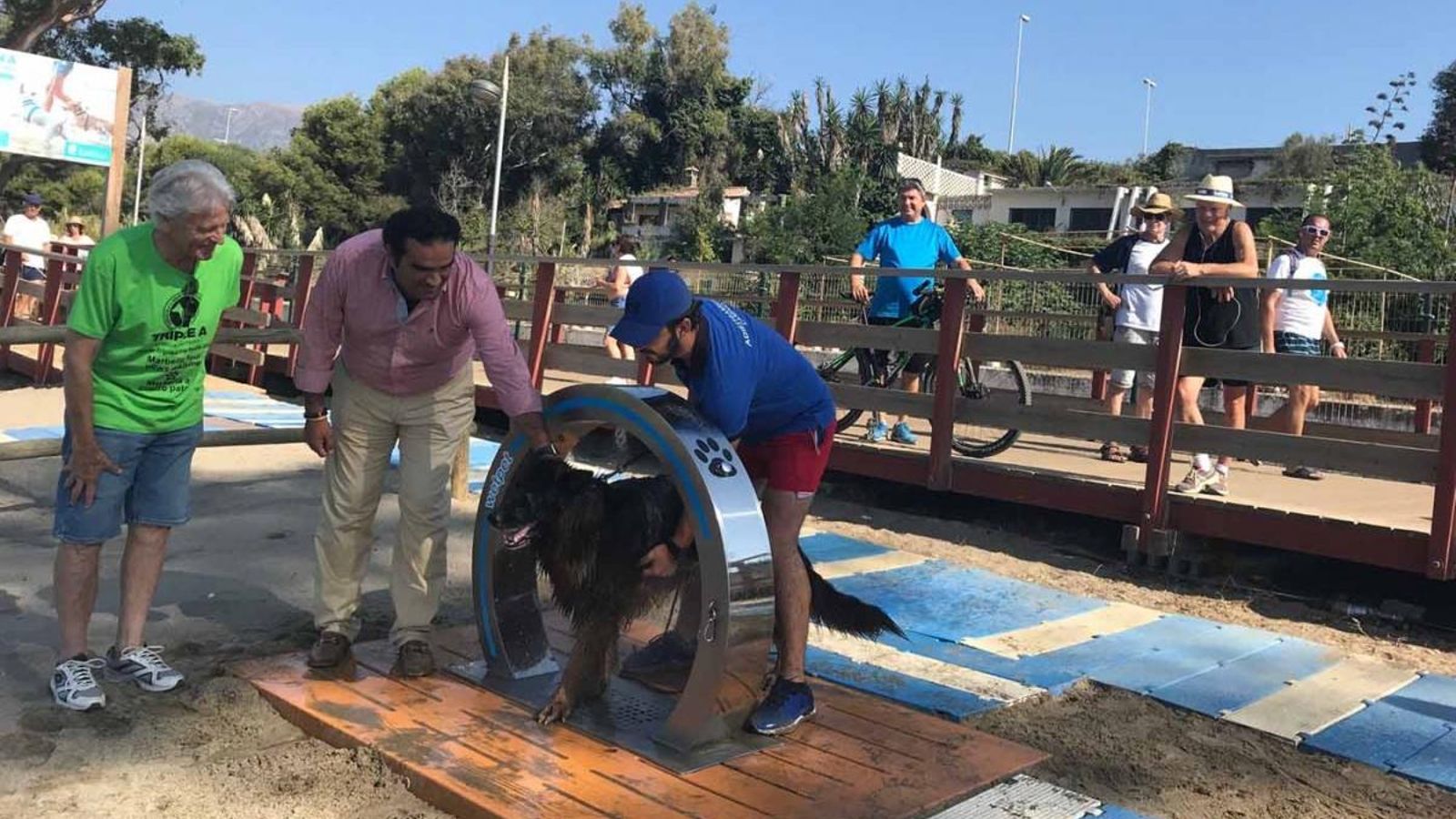 Algunas playas caninas cuentan con instalaciones específicas.