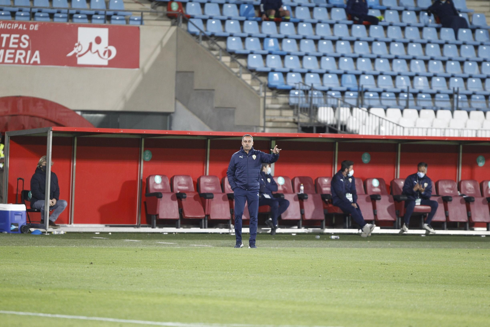 Gomes se dirige a sus hombres.