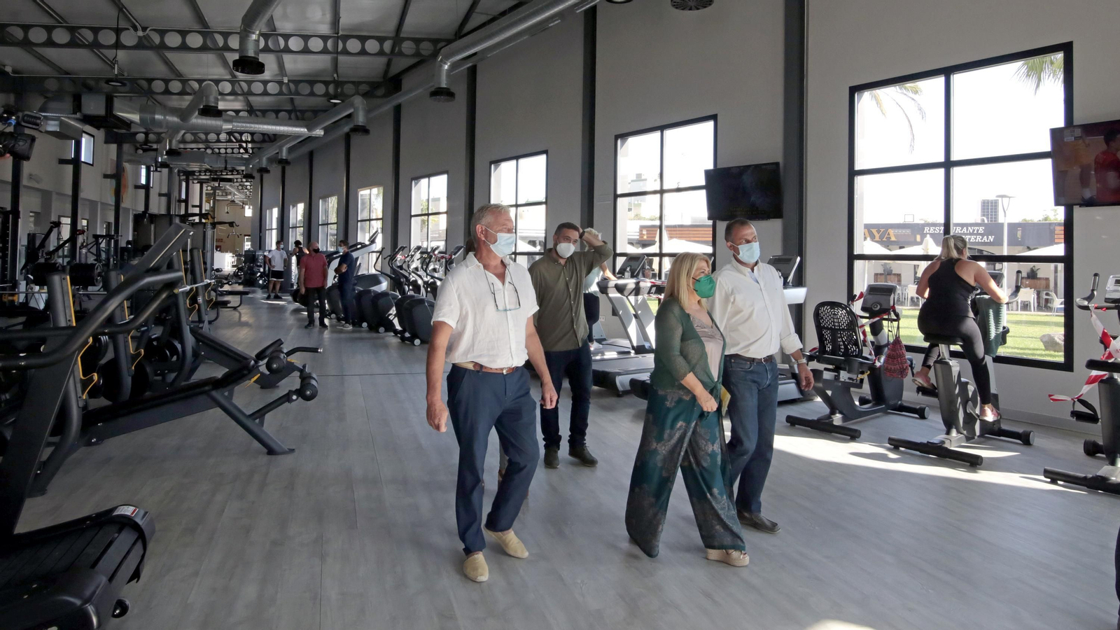 Alcaldesa visita Arena Fitness y Arena Village