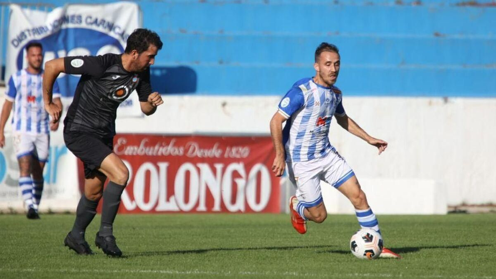 Víctor se pierde el partido en La Algaba por sanción. Víctor se pierde el partido en La Algaba por sanción.