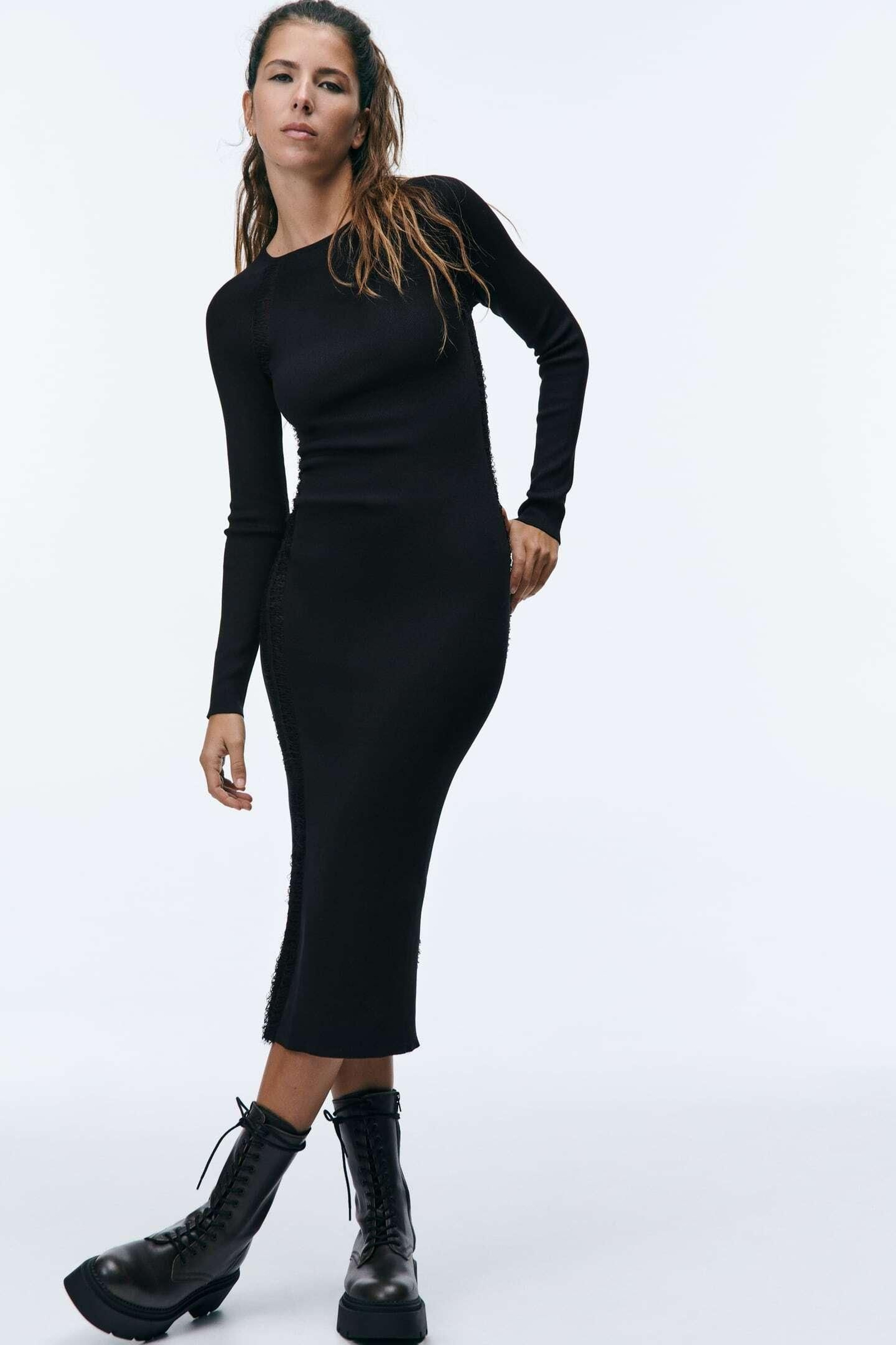 Vestido negro de Zara.