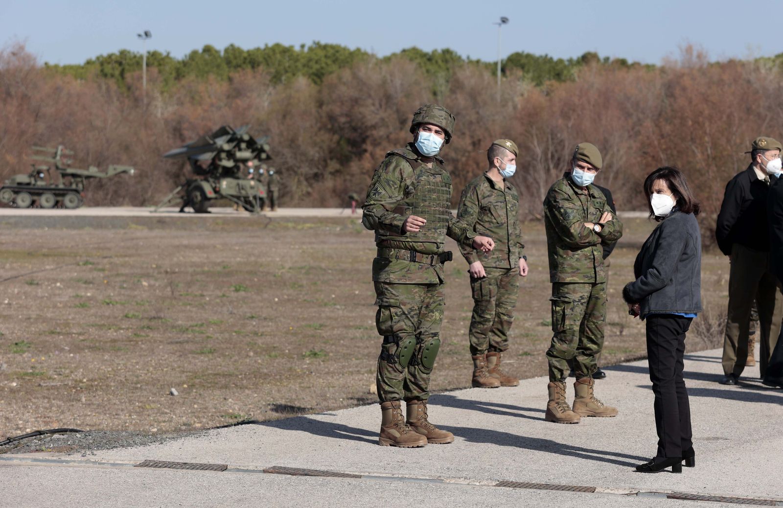 La visita de Margarita Robles a la Base del Copero en imágenes