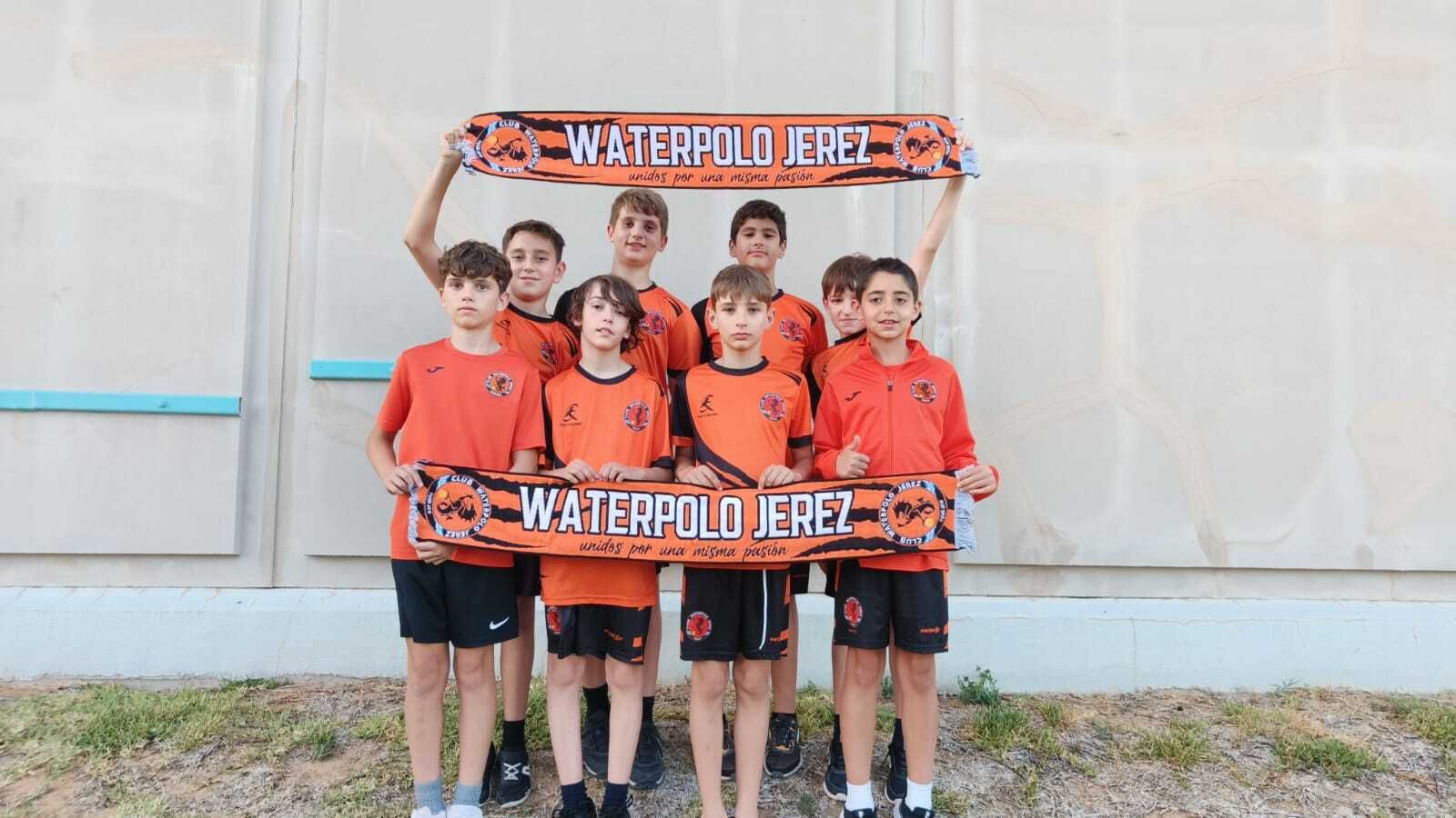 Los pequeños del Waterpolo Jerez han viajado a Elche a por todas.