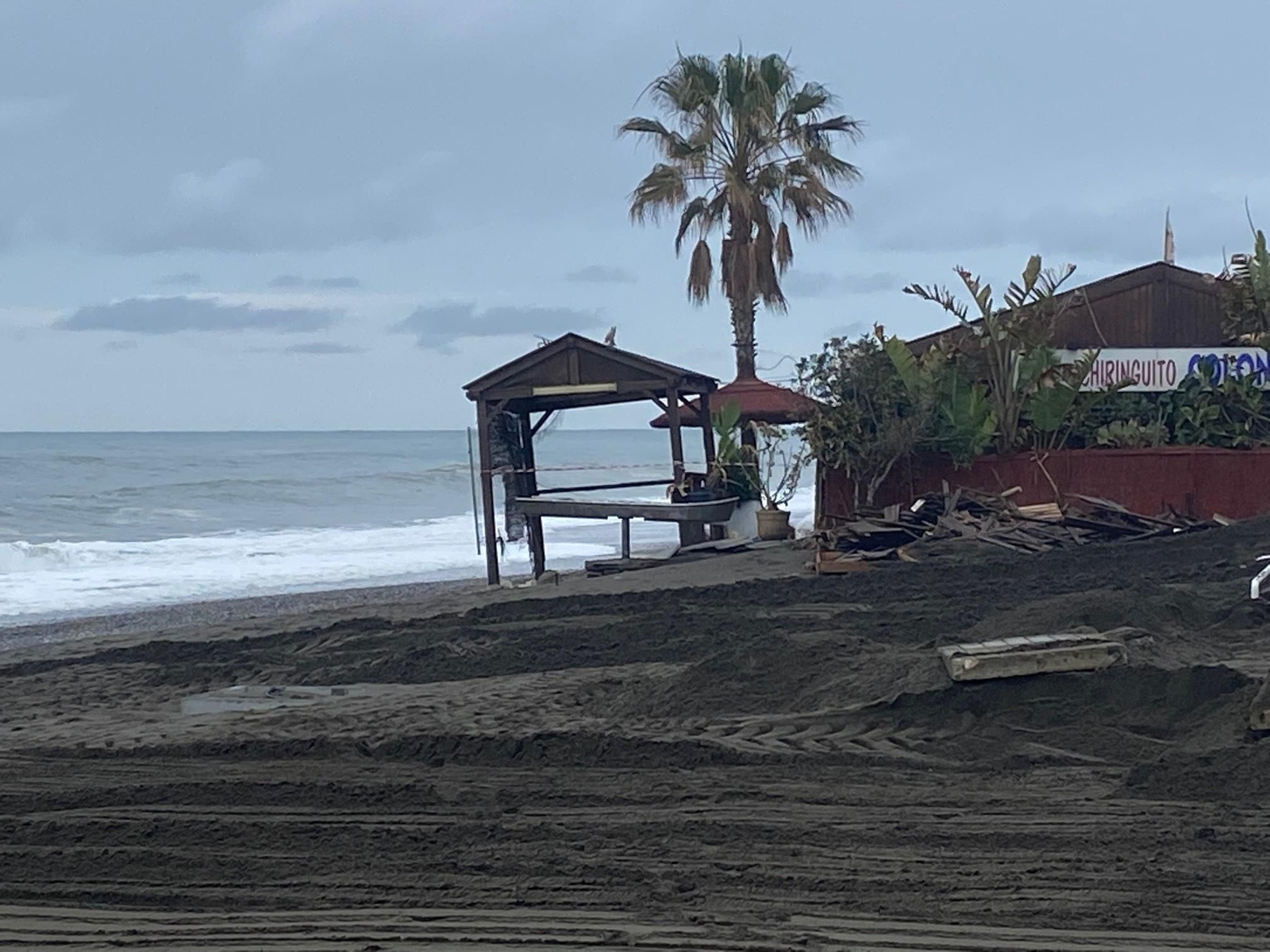 Los destrozos del temporal en las playas de la Axarquía, en fotos