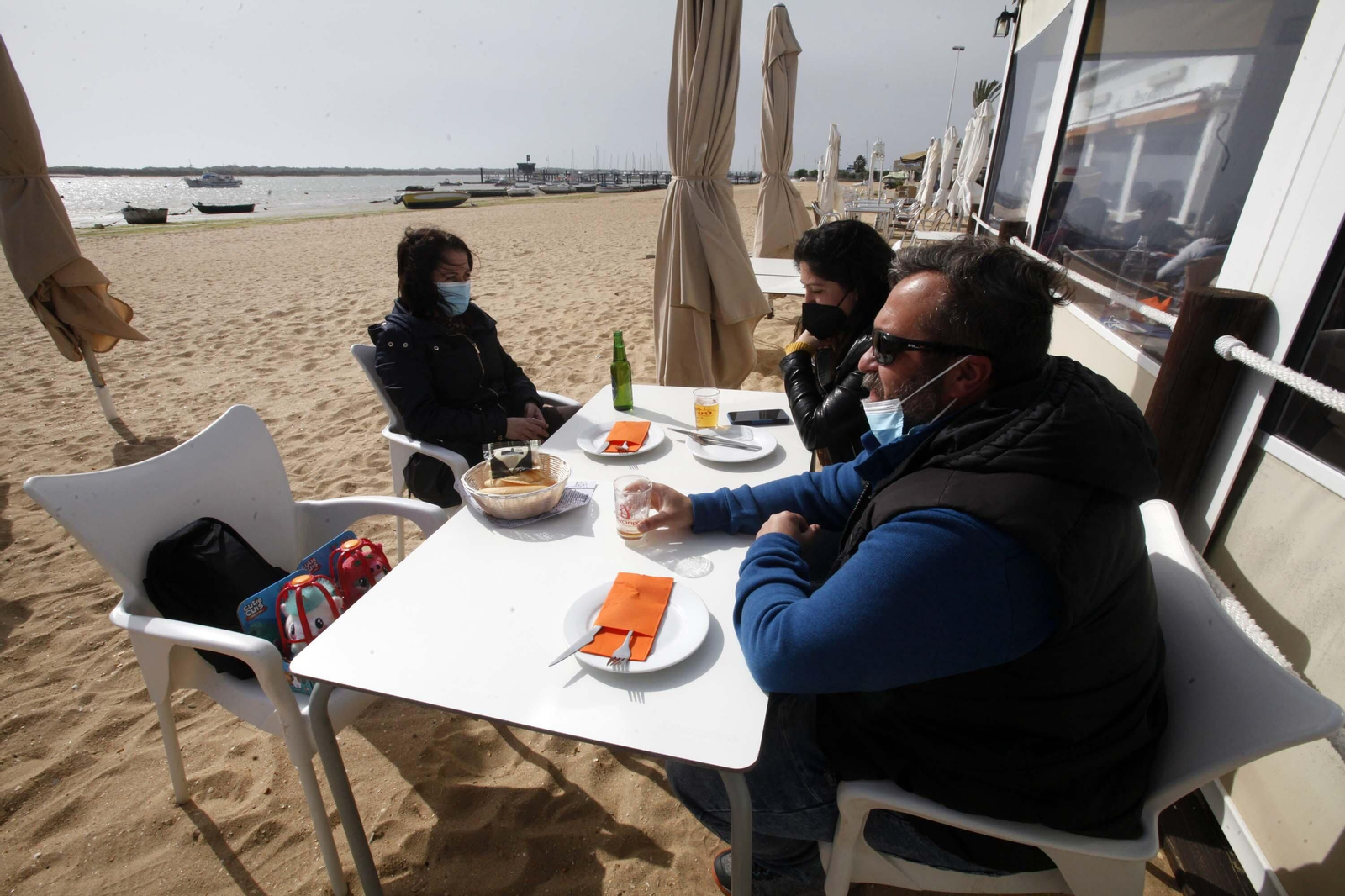 Ambiente en las terrazas de El Rompido y Punta Umbría durante este sábado.