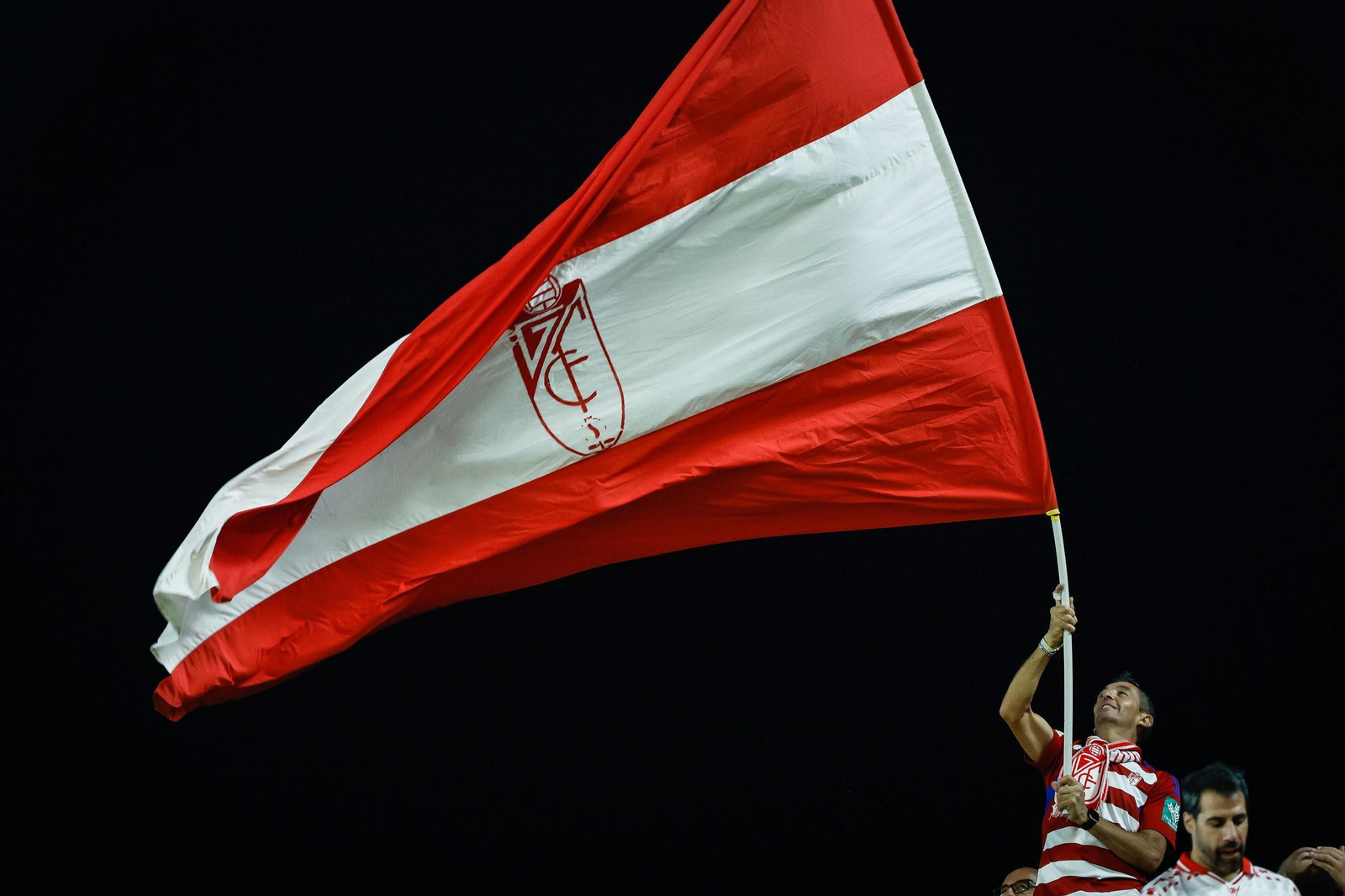 Encuéntrate en la grada de Los Cármenes en el Granada-Mirandés