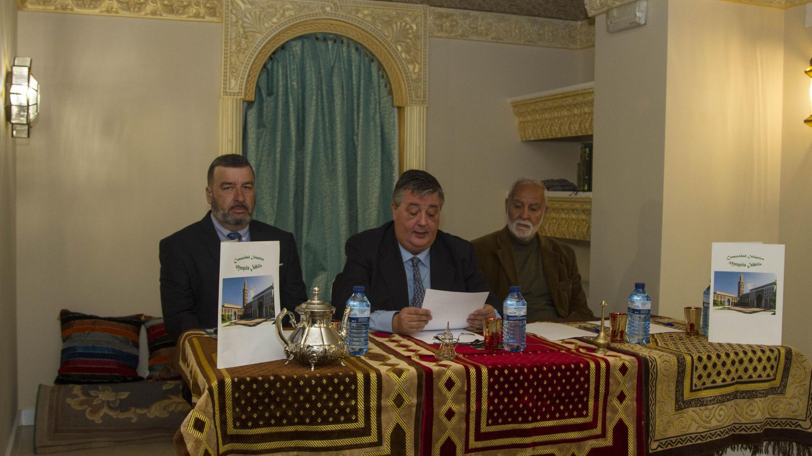 Juan pedro Andrade, en el centro, durante la rueda de prensa.