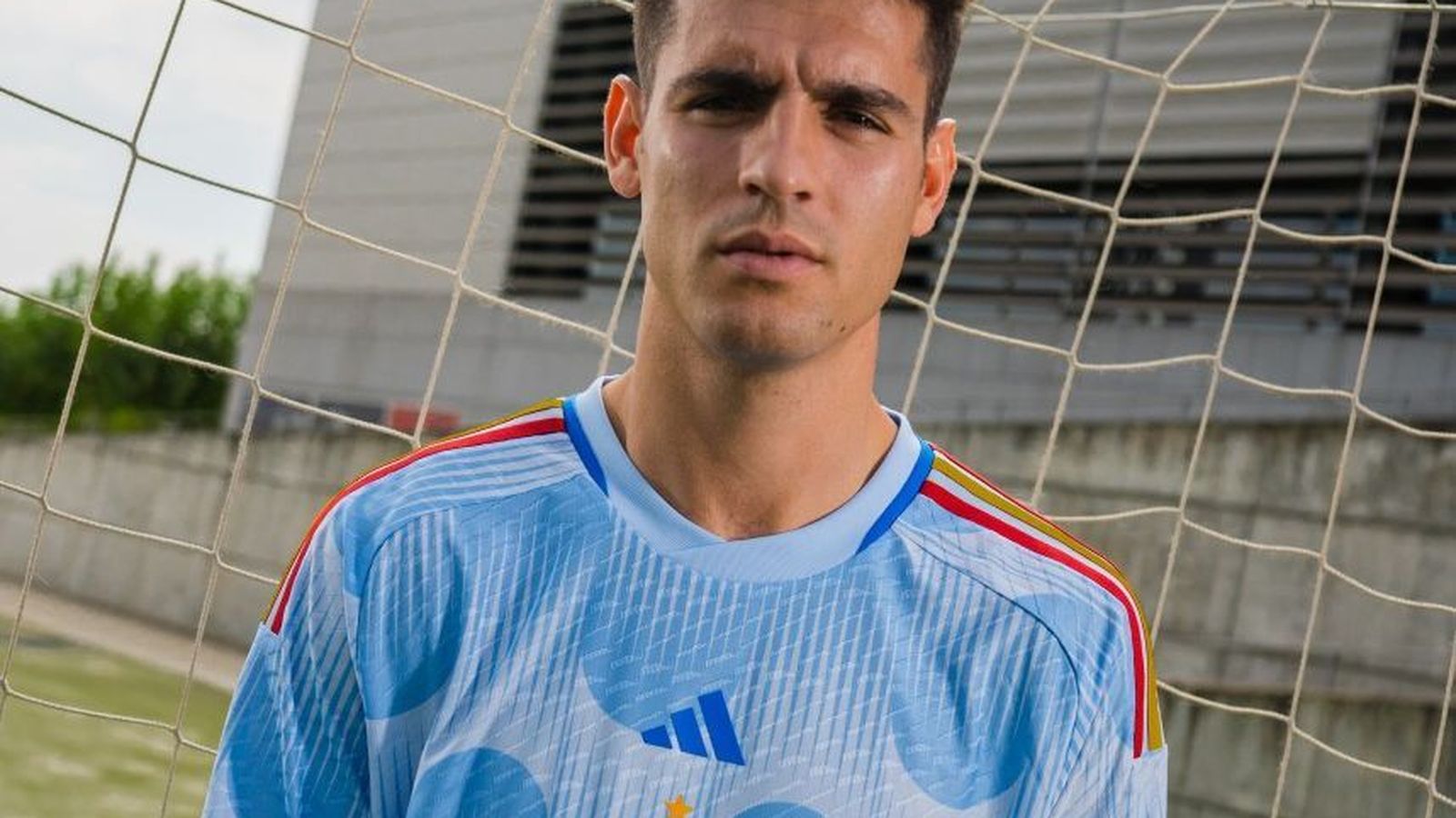 Álvaro Morata, con la segunda equipación celeste de España para el Mundial de Catar