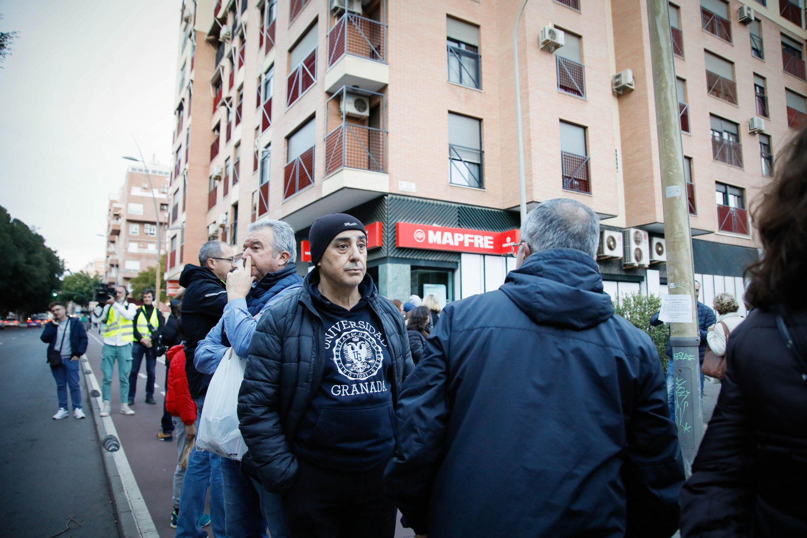 Imágenes de la protesta de los vecinos en la avenida del Mediterráneo  para reclamar paso de peatones con semáforo