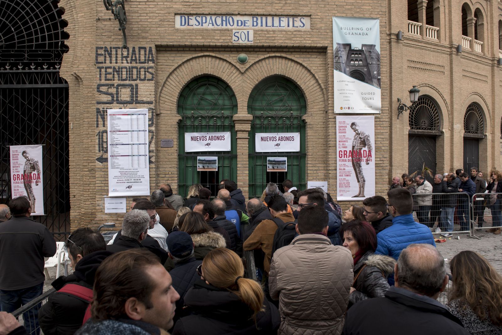Colas en la plaza de toros en una imagen de archivo.