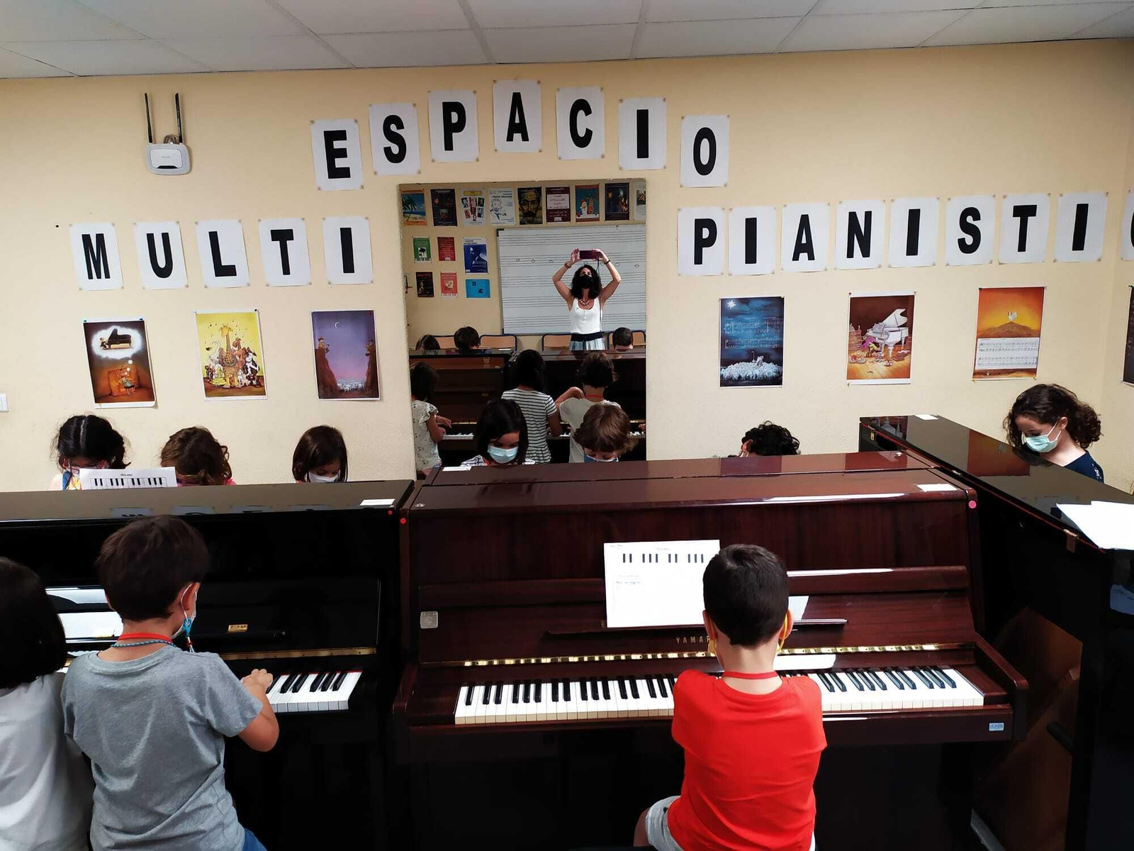 Niños en uno de los cursos.