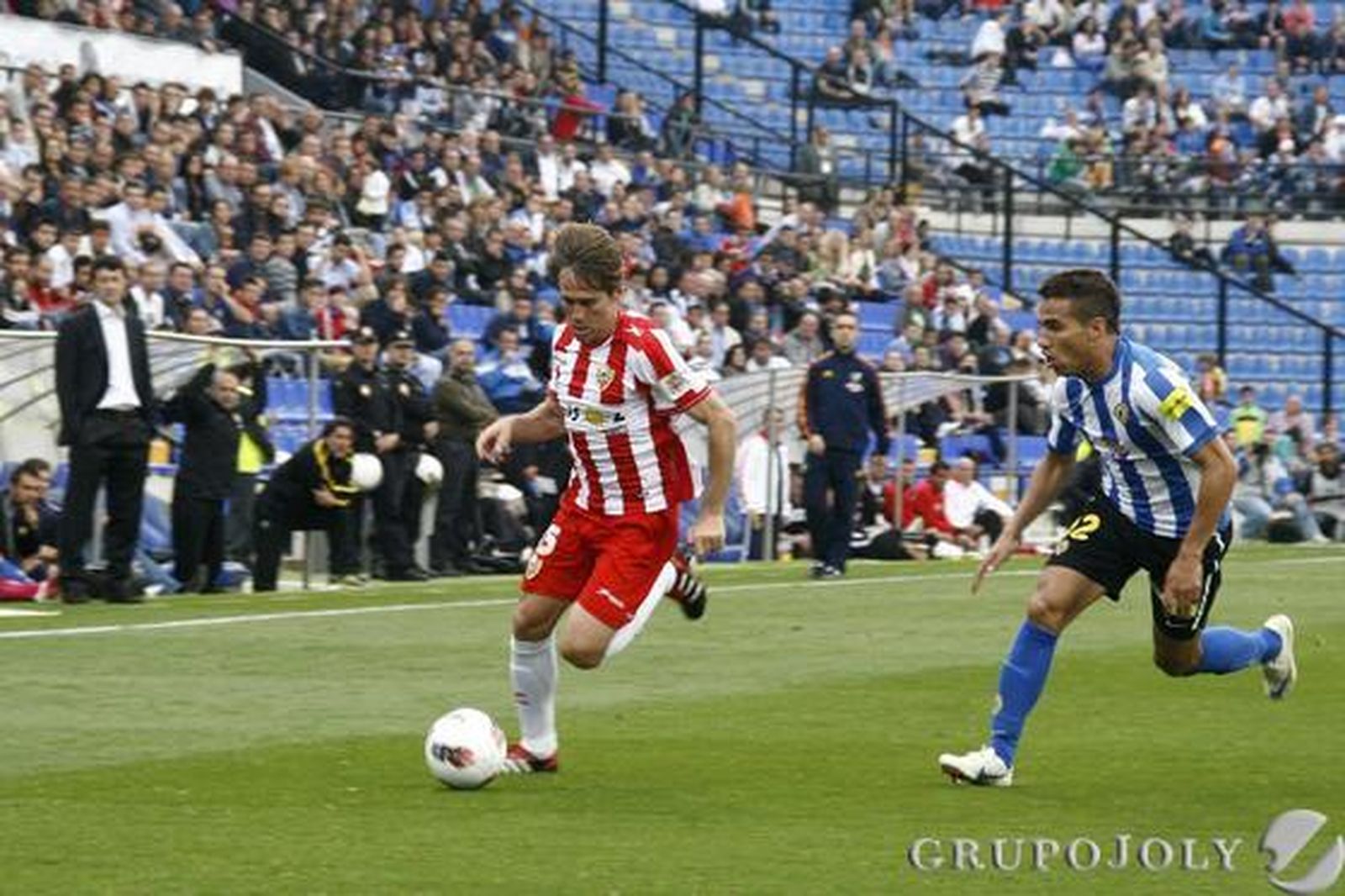 El Almería se lleva un punto del Rico Pérez y se mantiene en la pelea por las plazas de promoción. 

Foto: Rafael Gonzalez