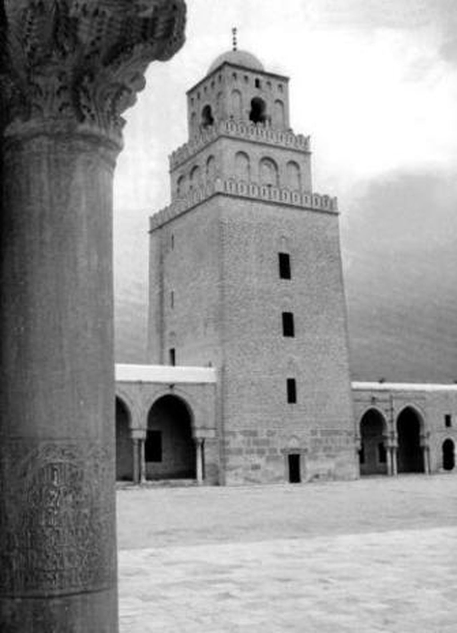Detalle de la célebre mezquita tunecina de Qayrawán, un hito de la arquitectura islámica.