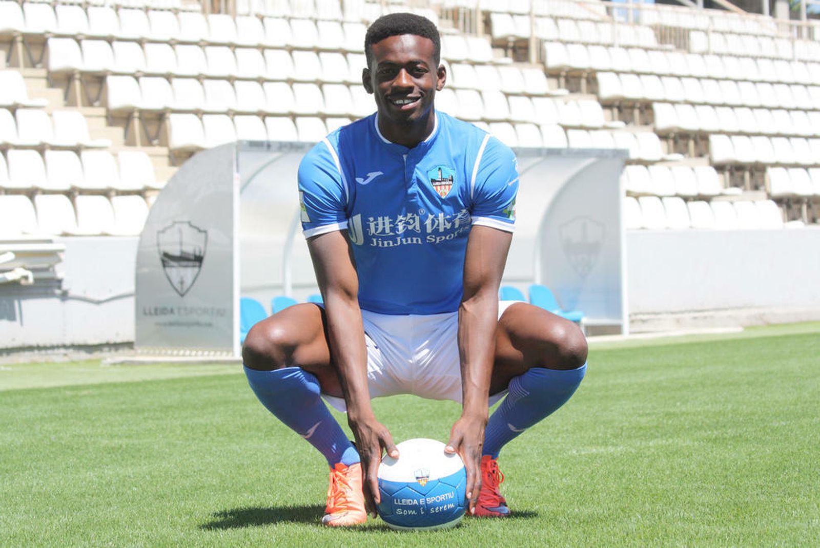 Mousa, en la presentación con el Lleida, su último club