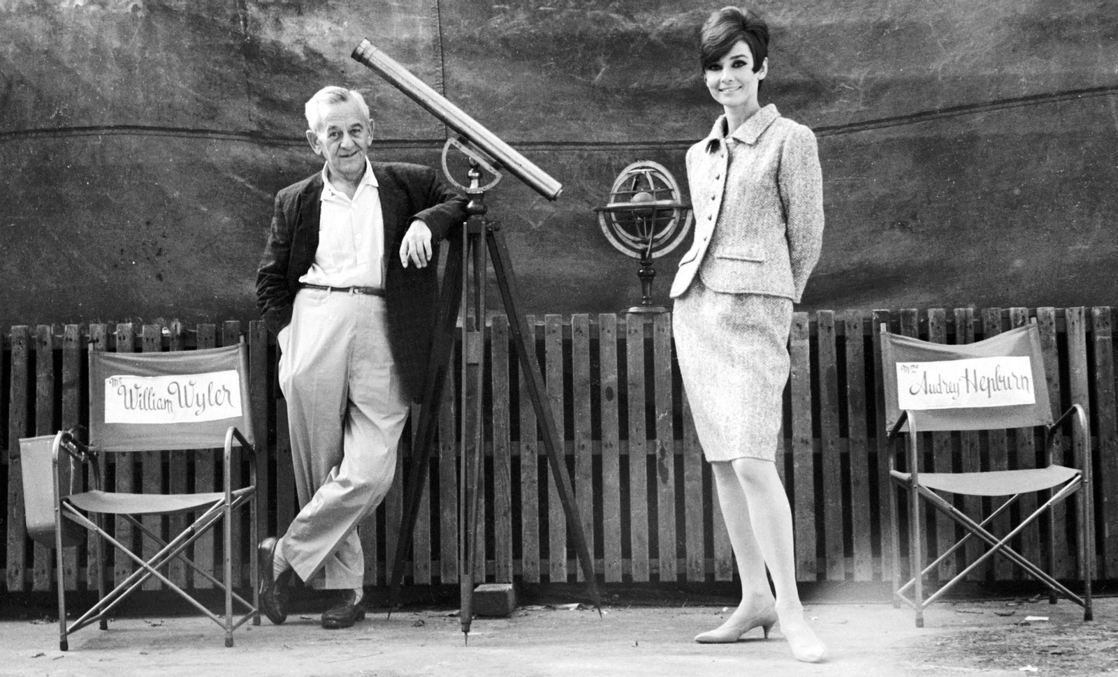El director William Wyler junto a la actriz Audrey Hepburn, en una foto de archivo.